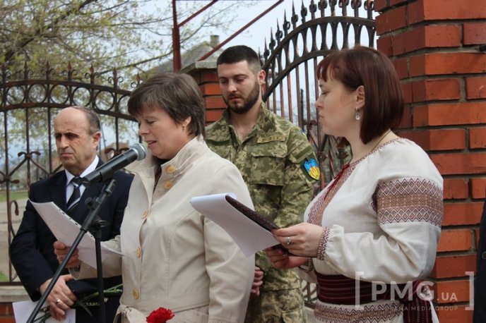 У Мукачеві відкрили меморіальну дошку бійцю АТО Руслану Ігнатишину – 14
