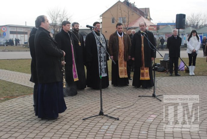 У Мукачеві вшанували річницю трагічних подій на Майдані (ФОТО) – 08