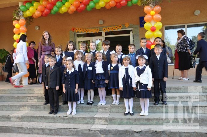 У Мукачівській ЗОШ №7 відбулось урочисте свято Першого дзвоника (ФОТОРЕПОРТАЖ) – 34