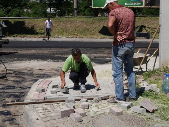 В Ужгороді закінчують довготривалий ремонт на вулиці Антонівській – 04