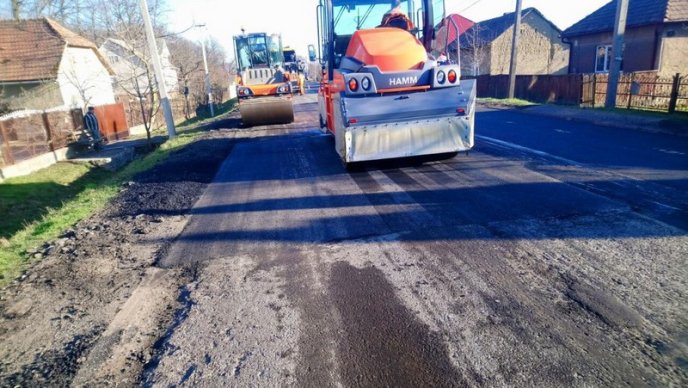 На Закарпатті почали ремонт дороги, яка веде до кордону з Угорщиною – 01