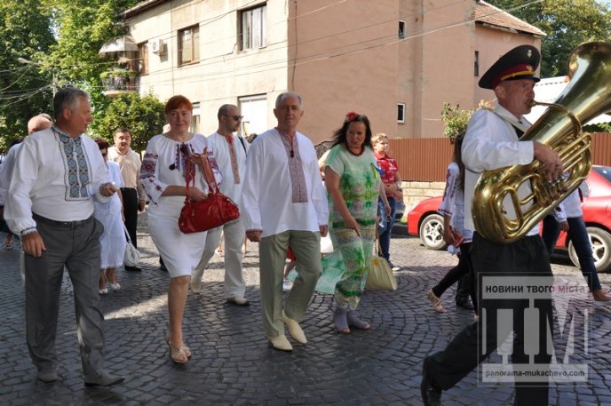 День Незалежності України у Мукачеві відзначили масштабним парадом вишиванок (ФОТОРЕПОРТАЖ) – 26