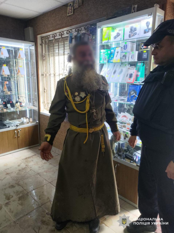 Поліцейські розповіли, що утнув священнослужитель на Закарпатті – 01 Фото — Відділ комунікації поліції Закарпатської області