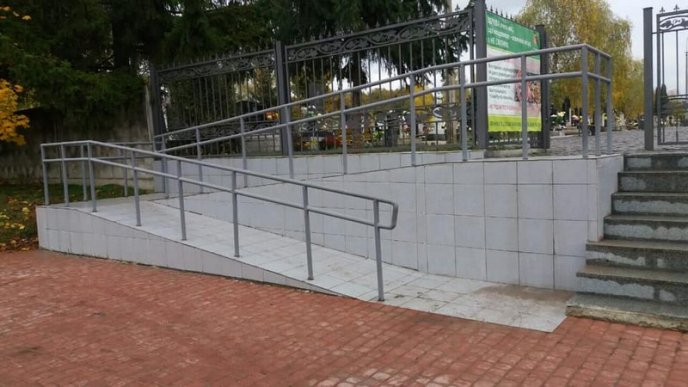 У Мукачеві облаштовують територію одного з кладовищ – 04 У Мукачеві облаштовують територію одного з кладовищ – 04