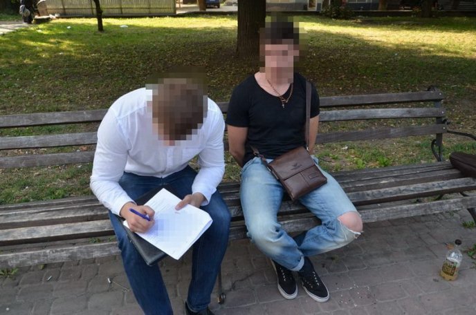 СБУ викрила групу осіб, які виготовляли підроблені ID-картки для перетину кордону – 02