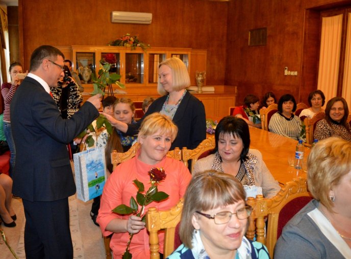 На Закарпатті вітали жінок з найбільш зворушливим святом – Днем матері – 07