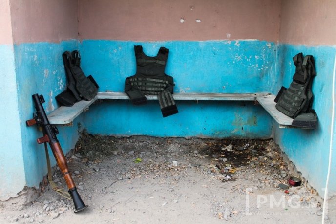 Поблизу Мукачева продовжують працювати тимчасові блокпости військових – 11