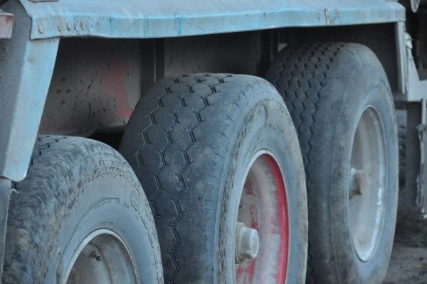 На Тернопільщині перекинулася вантажівка із Закарпаття: постраждав водій – 07