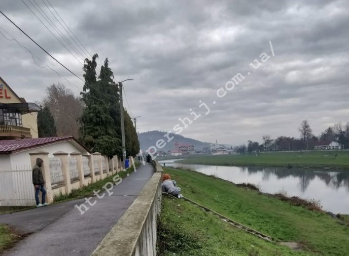 Страшний клоун лякає мукачівців на вулицях міста, – соцмережі – 04