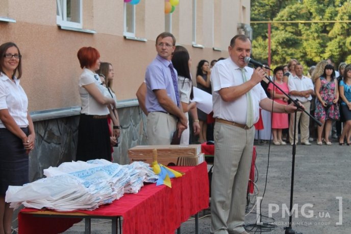 НВК "Гармонія" урочисто відзначила свято Першого вересня лінійкою у вишиванках – 29