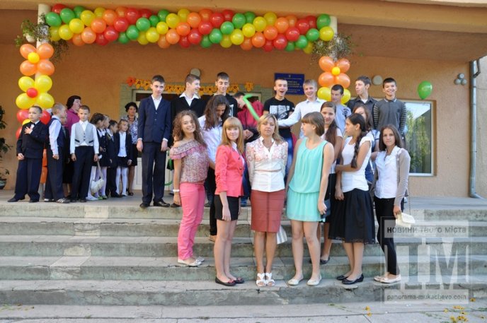 У Мукачівській ЗОШ №7 відбулось урочисте свято Першого дзвоника (ФОТОРЕПОРТАЖ) – 35