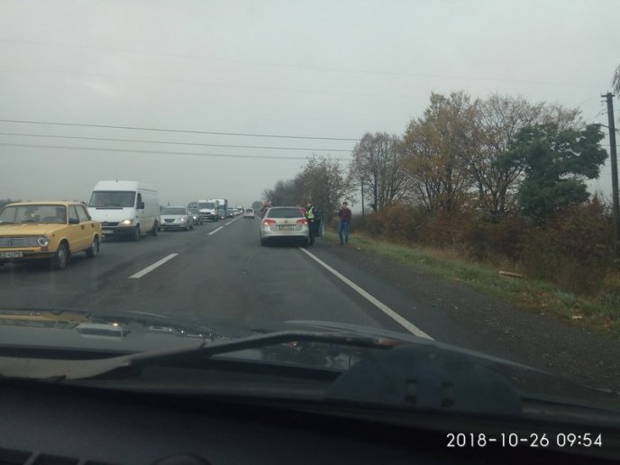 На трасі "Київ-Чоп" сталася аварія. Рух транспорту ускладнений – 05 На трасі "Київ-Чоп" сталася аварія. Рух транспорту ускладнений – 05