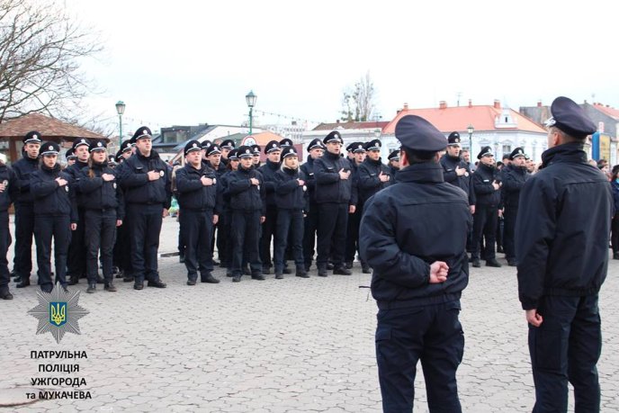 В Ужгороді відзначили першу річницю створення патрульної поліції – 04