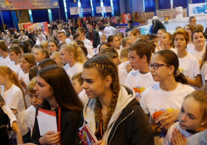 Відомий український телеведучий приїхав в Ужгород і зустрівся зі школярами – 05