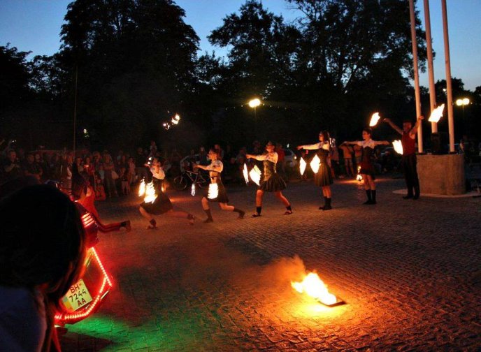 В Ужгороді байкери з різних країн Європи влаштували світлове шоу – 05