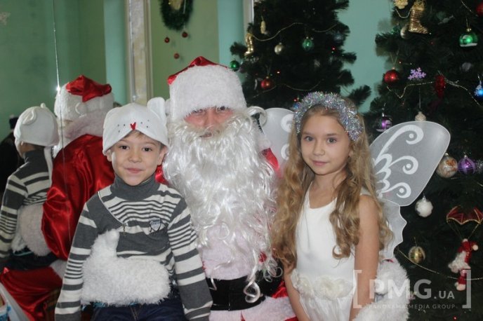 Жителі Мукачева подарували маленьким переселенцям із Донбасу свято – 01