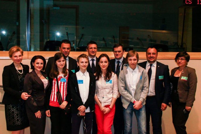 У Брюсселі голова облради Михайло Рівіс приєднався до міжнародного проекту «Діти за мир у всьому світі» – 09