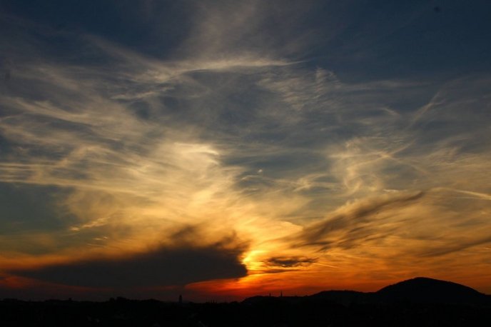 Червоне небо над Мукачевом вразило своєю красою – 10