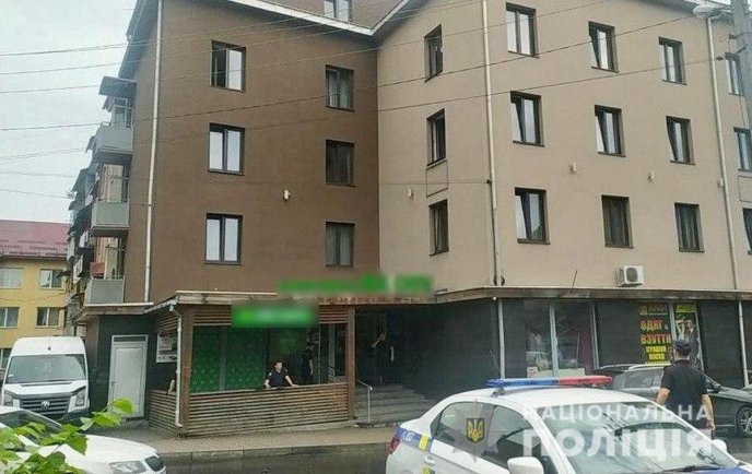 На Закарпатті обікрали офіс однієї з політичних партій  – 01 На Закарпатті обікрали офіс однієї з політичних партій  – 01