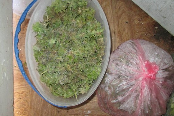 У закарпатця знайшли майже 5 кг наркотиків – 02