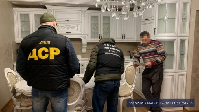 Судитимуть голову однієї з ОТГ Мукачівщини і його спільників – 03 Судитимуть голову однієї з ОТГ Мукачівщини і його спільників – 03