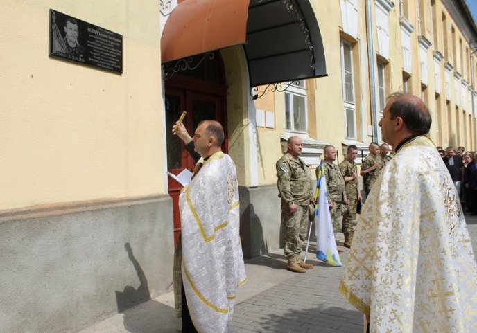 У Виноградові відкрили меморіальну дошку загиблому бійцю АТО Адальберту Ковачу – 03