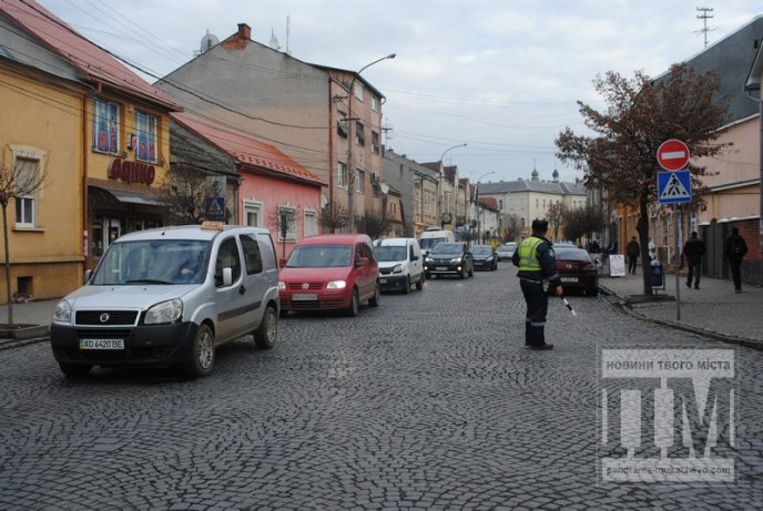 У Мукачеві на вулиці Пушкіна ввели односторонній рух (ФОТО) – 06