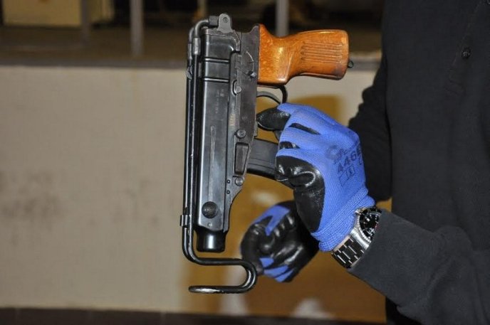 Закарпатських контрабандистів, які постачали зброю з країн ЄС, засудили – 03