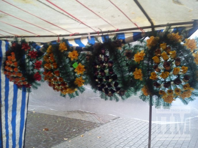 Частина центру Мукачева у вінках та квітах (ФОТО) – 07 Частина центру Мукачева у вінках та квітах (ФОТО) – 07