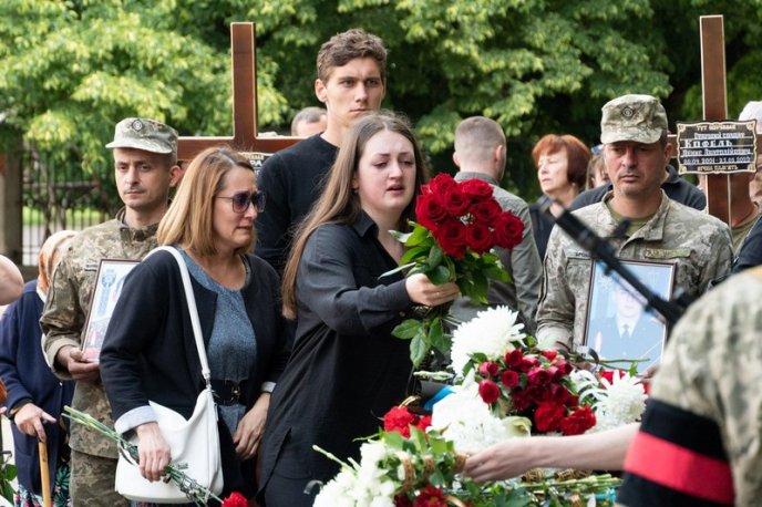 На Закарпатті поховали двох загиблих захисників – 02