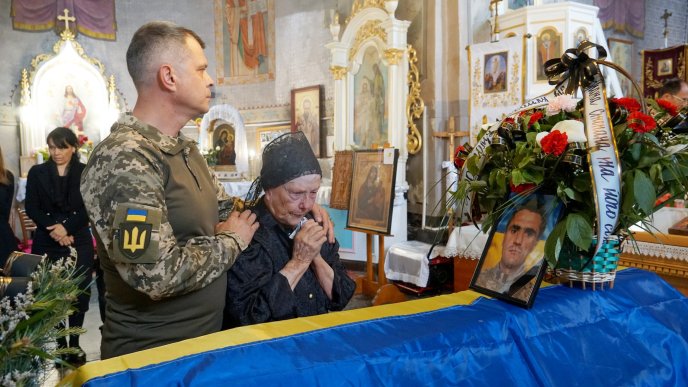 У Мукачеві поховали воїна, який віддав своє життя, захищаючи Україну – 01 У Мукачеві поховали воїна, який віддав своє життя, захищаючи Україну – 01