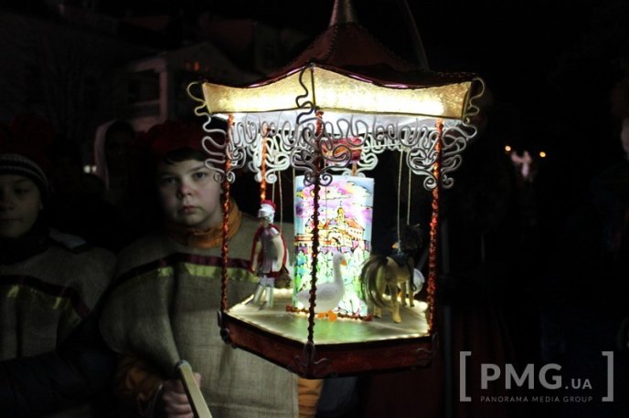 Яскраве святкування Дня святого Мартина у Мукачеві: парад ліхтариків, лицарські бої та вогняне шоу – 29 Яскраве святкування Дня святого Мартина у Мукачеві: парад ліхтариків, лицарські бої та вогняне шоу – 29