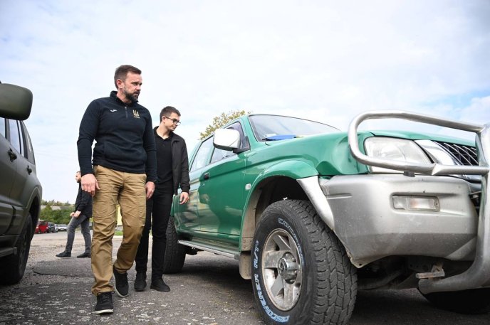 Закарпатським військовим передали вісім спецавтівок – 02
