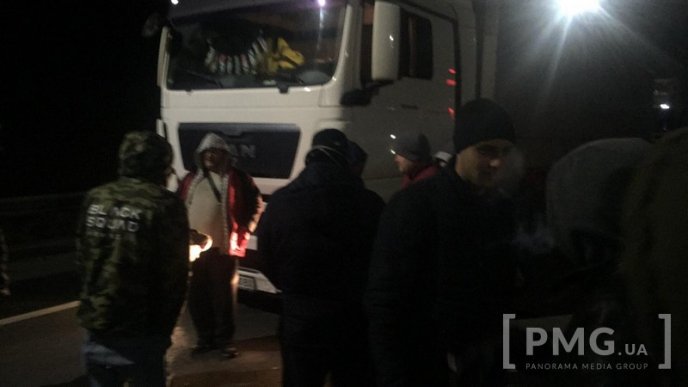 Активісти продовжують перекриття траси "Київ-Чоп" у Нижніх Воротах – 03