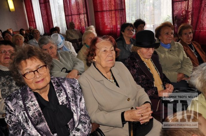 У міському Будинку школярів вітали ветеранів педагогічної ниви (ФОТО) – 24