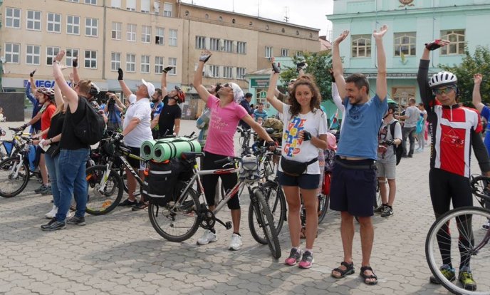 В Ужгороді стартував всеукраїнський велопробіг "Вишиваний шлях" – 11