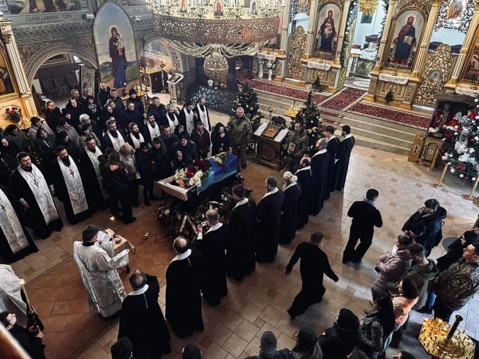 У Мукачеві провели в останню путь військового, який загинув на Новий рік – 01 У Мукачеві провели в останню путь військового, який загинув на Новий рік – 01