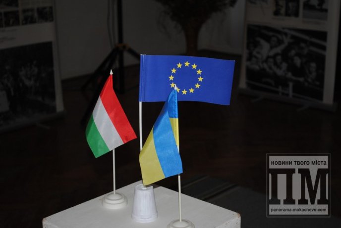 У Мукачівській картинній галереї відкрилась виставка документальних фото відомого в Угорщині фотохудожника-кореспондента (ФОТО) – 04 У Мукачівській картинній галереї відкрилась виставка документальних фото відомого в Угорщині фотохудожника-кореспондента (ФОТО) – 04