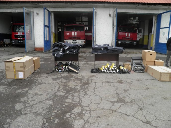 Австрійські благодійники подарували закарпатським рятувальникам бойове спорядження – 04