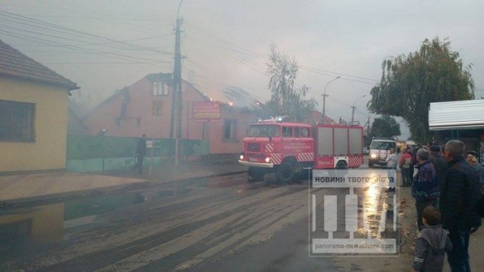 У мікрорайоні Паланок вогонь повністю знищив дах одного із будинків (ФОТО) – 06