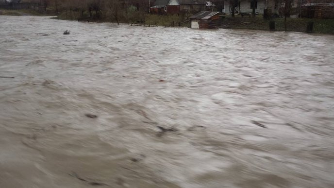 У Міжгір’ї через зливи піднявся рівень води у річці Ріка – 04