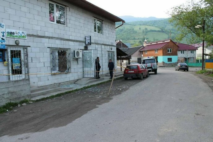 "Чоловік постукав у вікно та кинув вибухівку", – подробиці нічного інциденту – 02