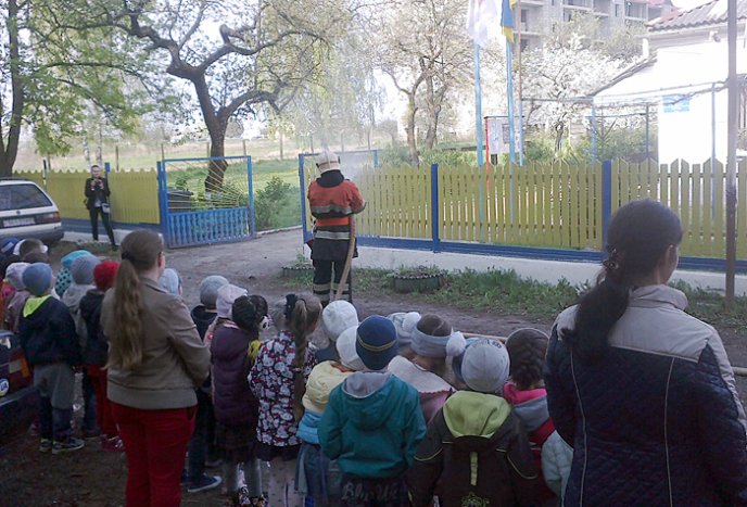 Чопські діти завітали в гості до місцевих рятувальників – 05 Чопські діти завітали в гості до місцевих рятувальників – 05