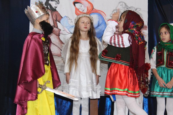 Юні колядники славили народження Ісуса Христа на фестивалі «Вифлеємська зіронька» у Дубовому – 12 Юні колядники славили народження Ісуса Христа на фестивалі «Вифлеємська зіронька» у Дубовому – 12