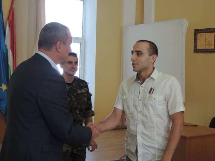 Сімом закарпатським бійцям вручили нагрудні знаки від Генштабу - «Учасник АТО» – 04 Сімом закарпатським бійцям вручили нагрудні знаки від Генштабу - «Учасник АТО» – 04