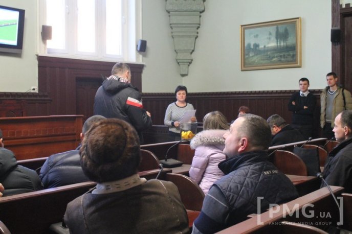 У Мукачеві визначили порядок розташування виноробів у дерев’яних будиночках на фестивалі "Червене вино 2016" – 05