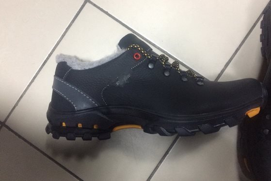 На ринку у Мукачеві двоє чоловіків обікрали чотири торгові точки – 01