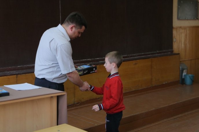 У Мукачеві дитячі будинки сімейного типу отримають подарунки – 02