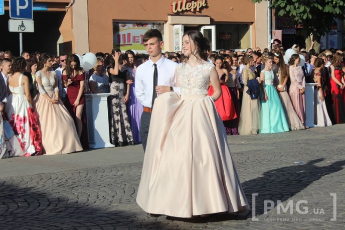 У Мукачеві нагородили випускників-медалістів – 56