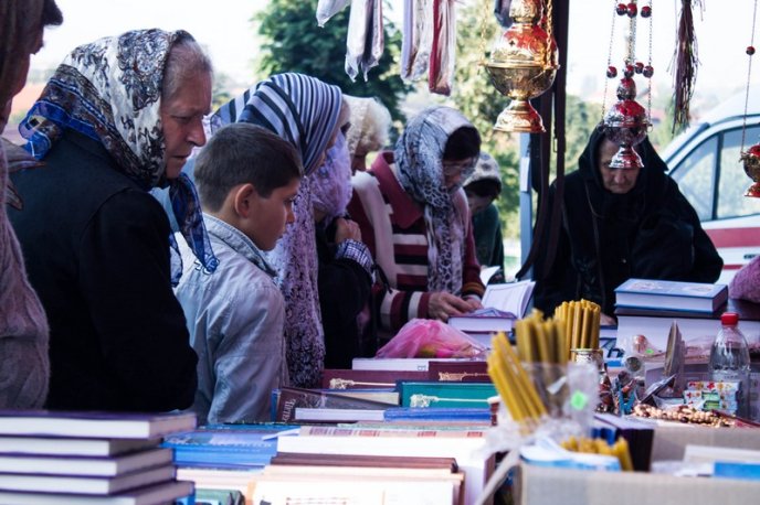 Набережна Мукачева, перед монастирем, нагадує торгову алею (ФОТО) – 06